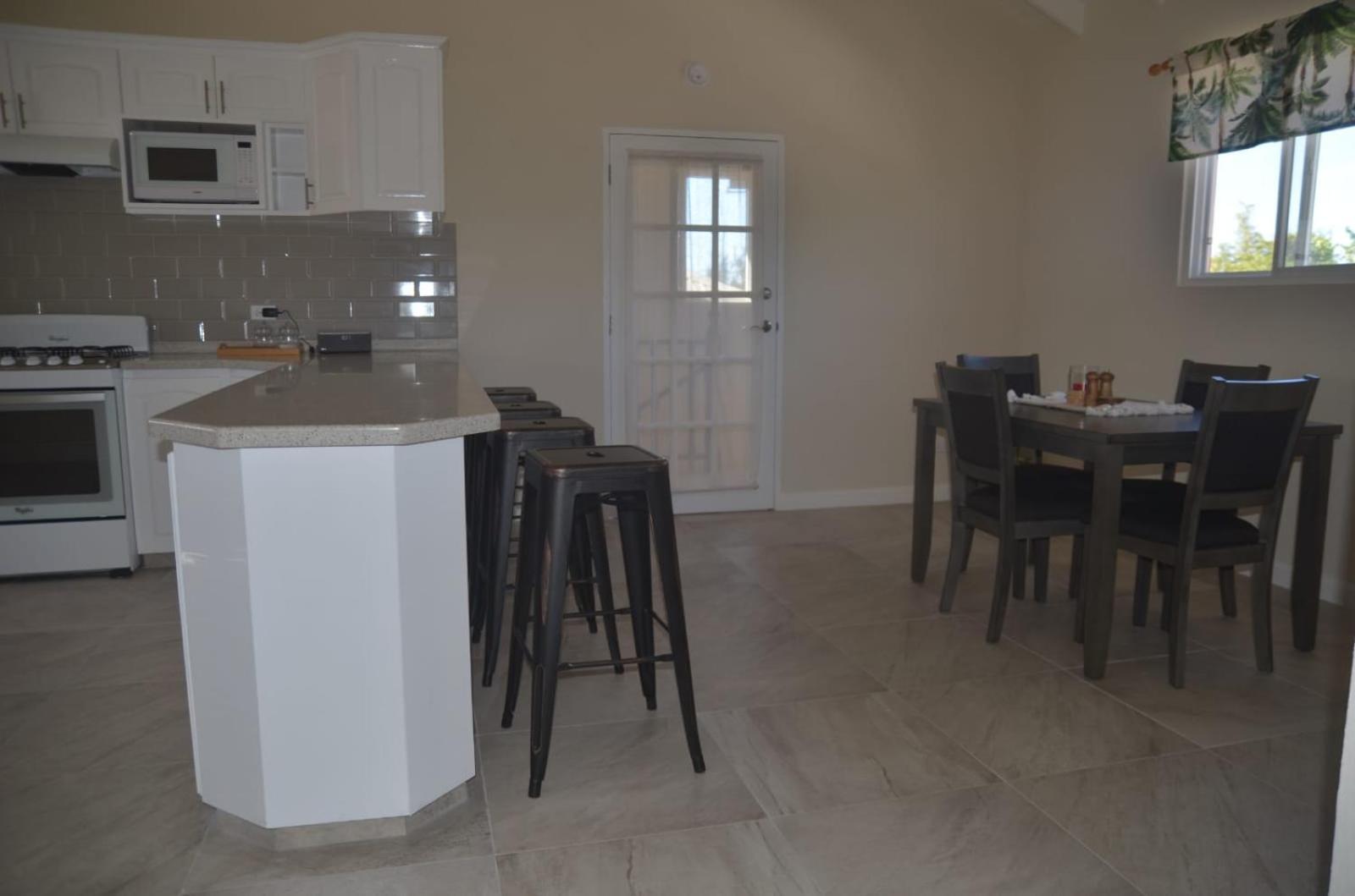 Ixoras Beach Apartments Saint Peter Room photo