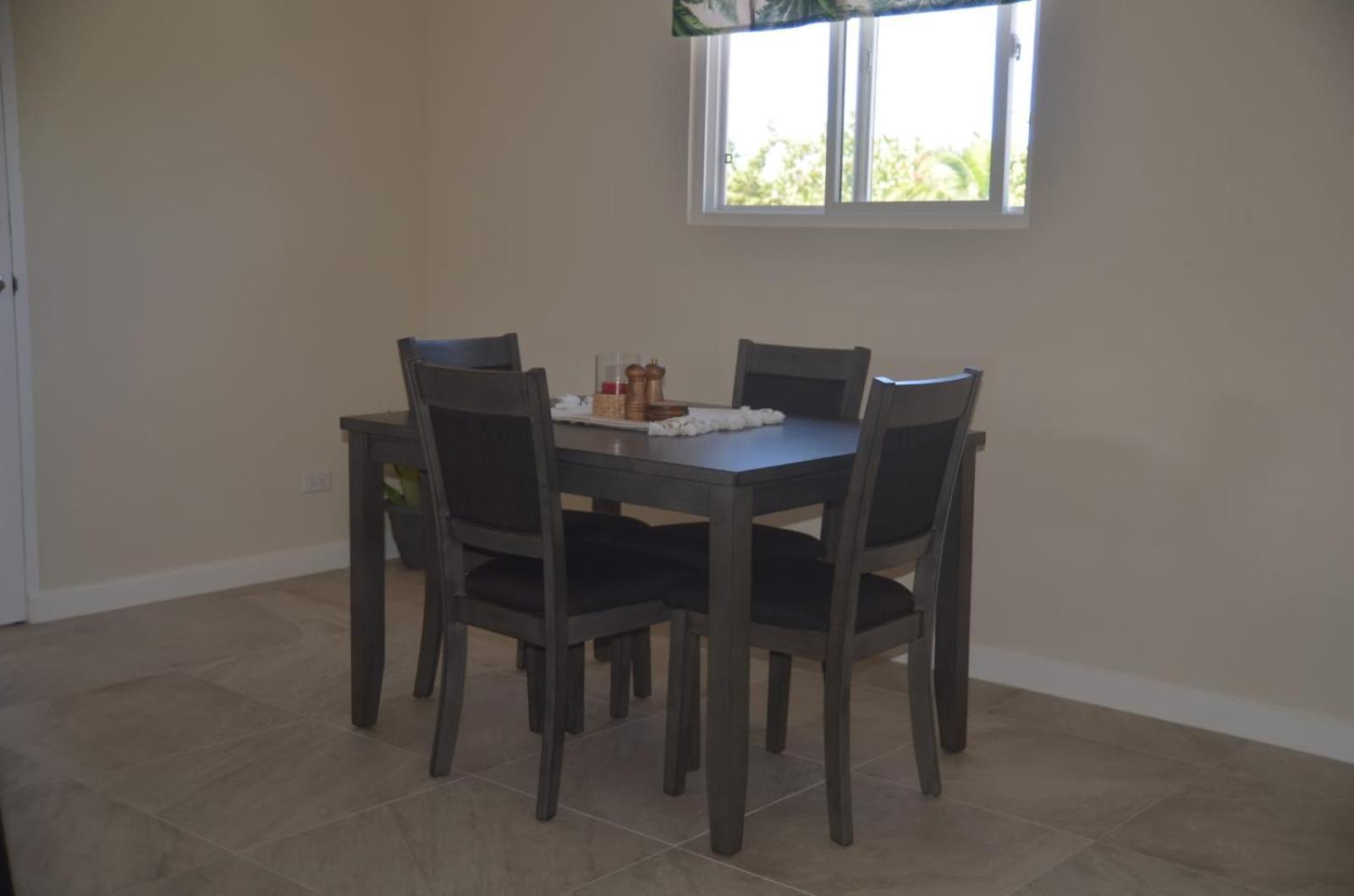 Ixoras Beach Apartments Saint Peter Room photo