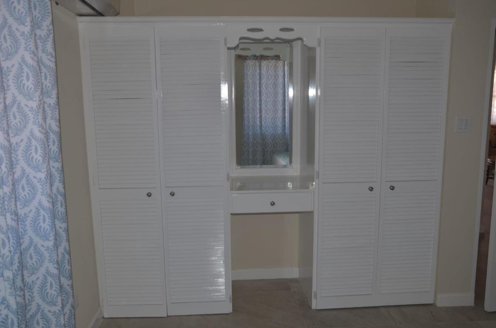 Ixoras Beach Apartments Saint Peter Room photo