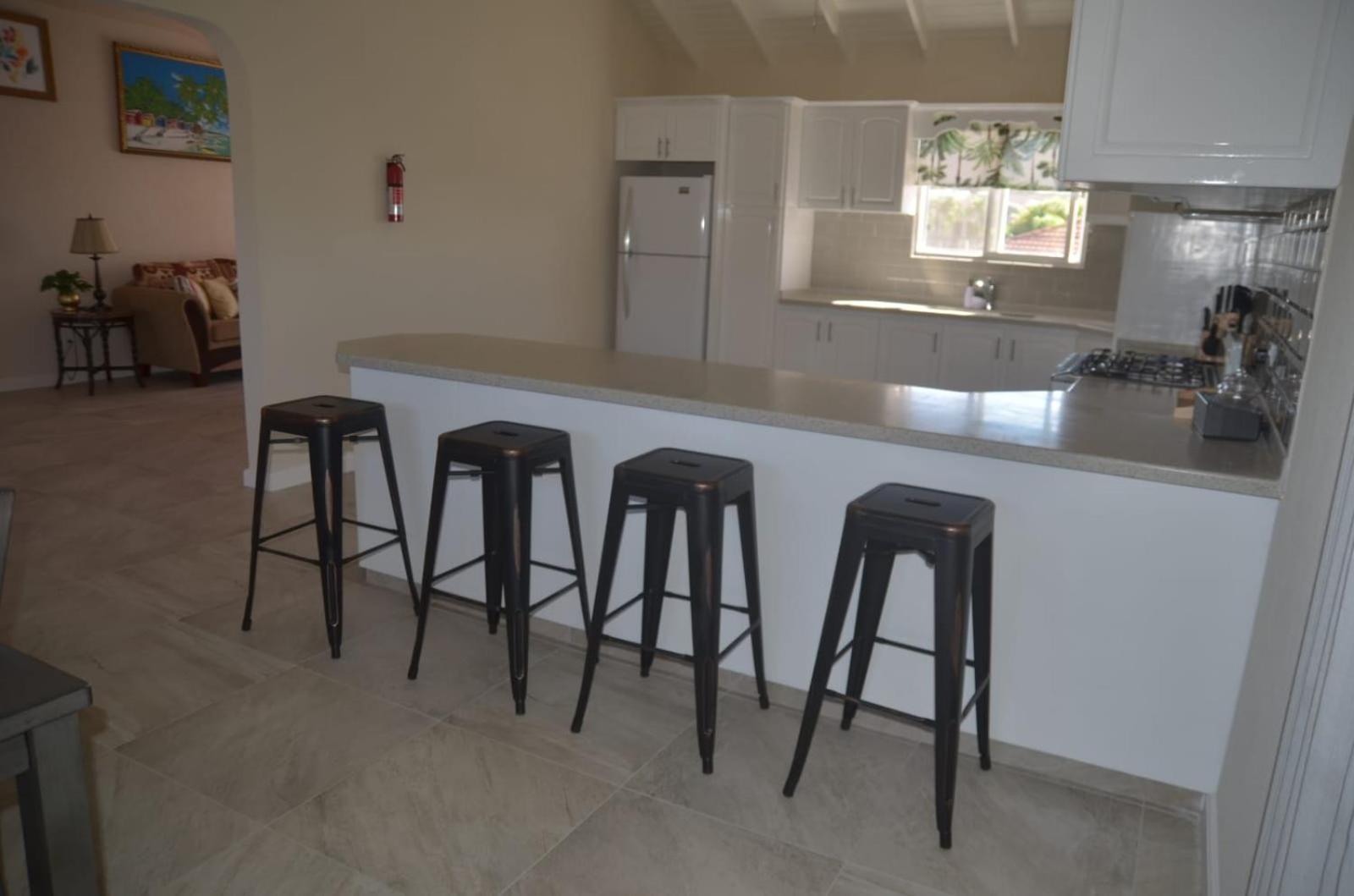 Ixoras Beach Apartments Saint Peter Room photo