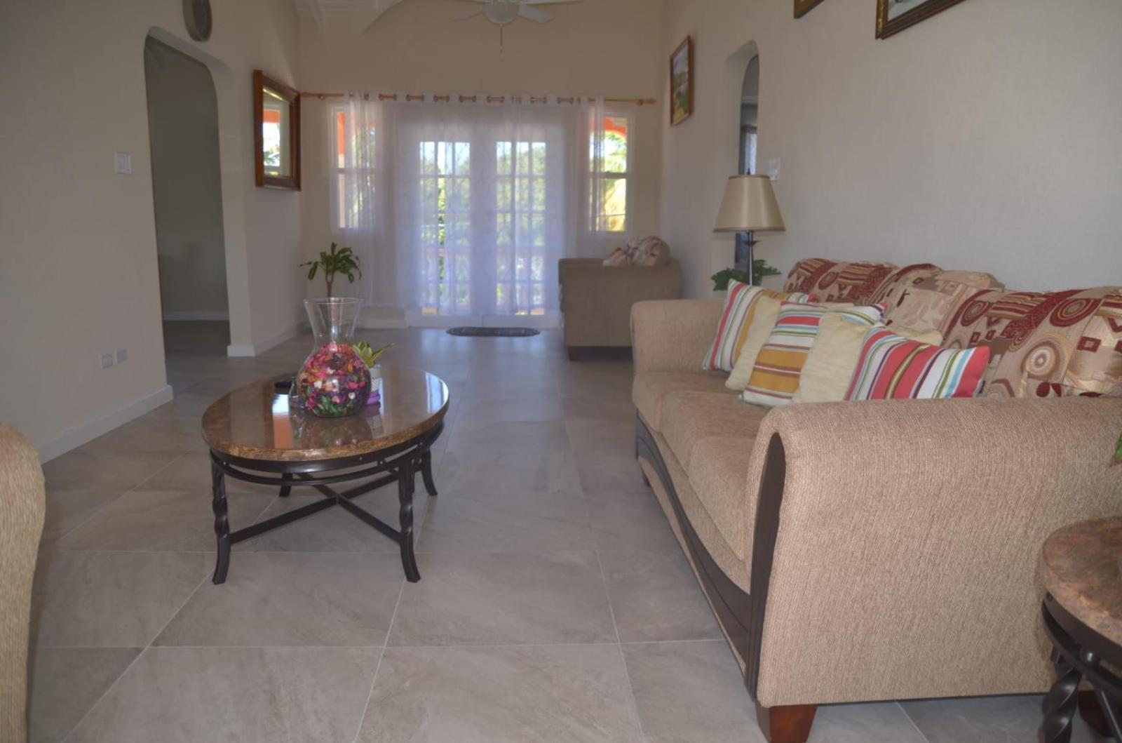 Ixoras Beach Apartments Saint Peter Room photo