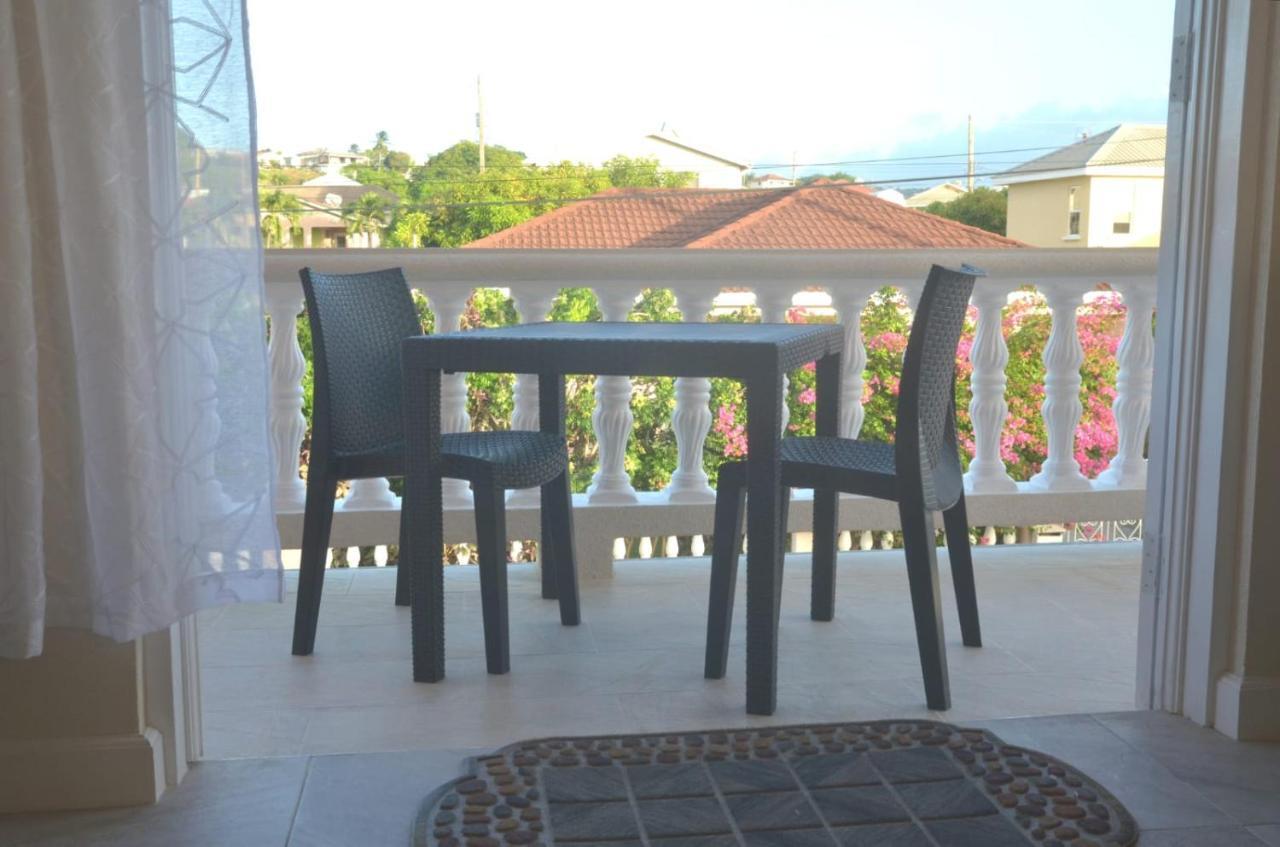 Ixoras Beach Apartments Saint Peter Exterior photo